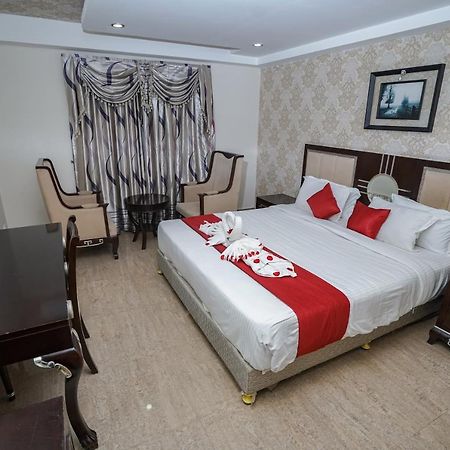 Hotel Sidhartha Chalakudy Kizhake Chalakudi Bagian luar foto