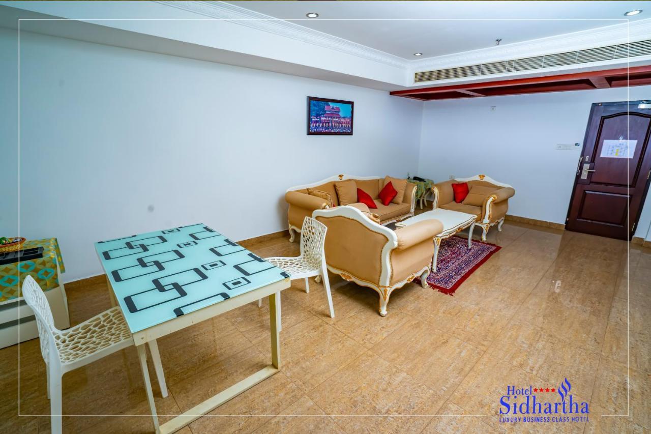 Hotel Sidhartha Chalakudy Kizhake Chalakudi Bagian luar foto