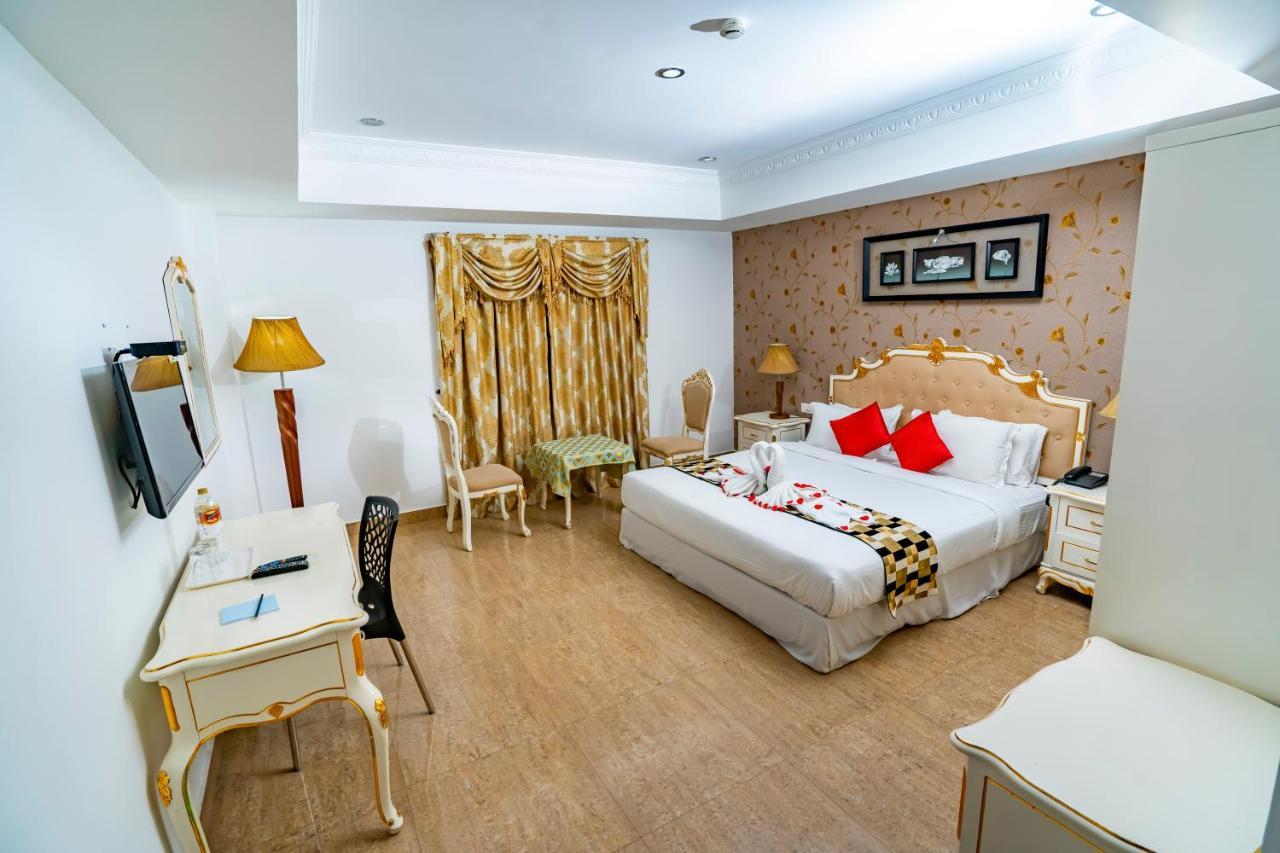 Hotel Sidhartha Chalakudy Kizhake Chalakudi Bagian luar foto