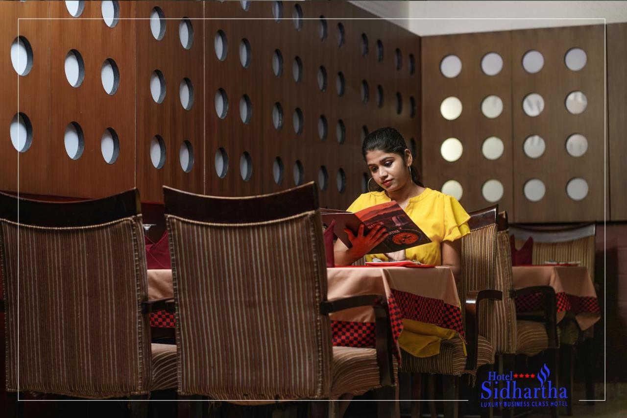 Hotel Sidhartha Chalakudy Kizhake Chalakudi Bagian luar foto