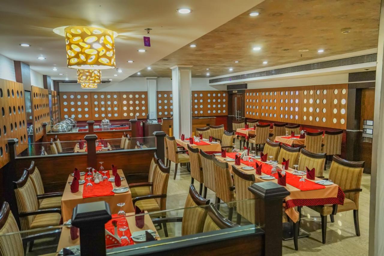 Hotel Sidhartha Chalakudy Kizhake Chalakudi Bagian luar foto