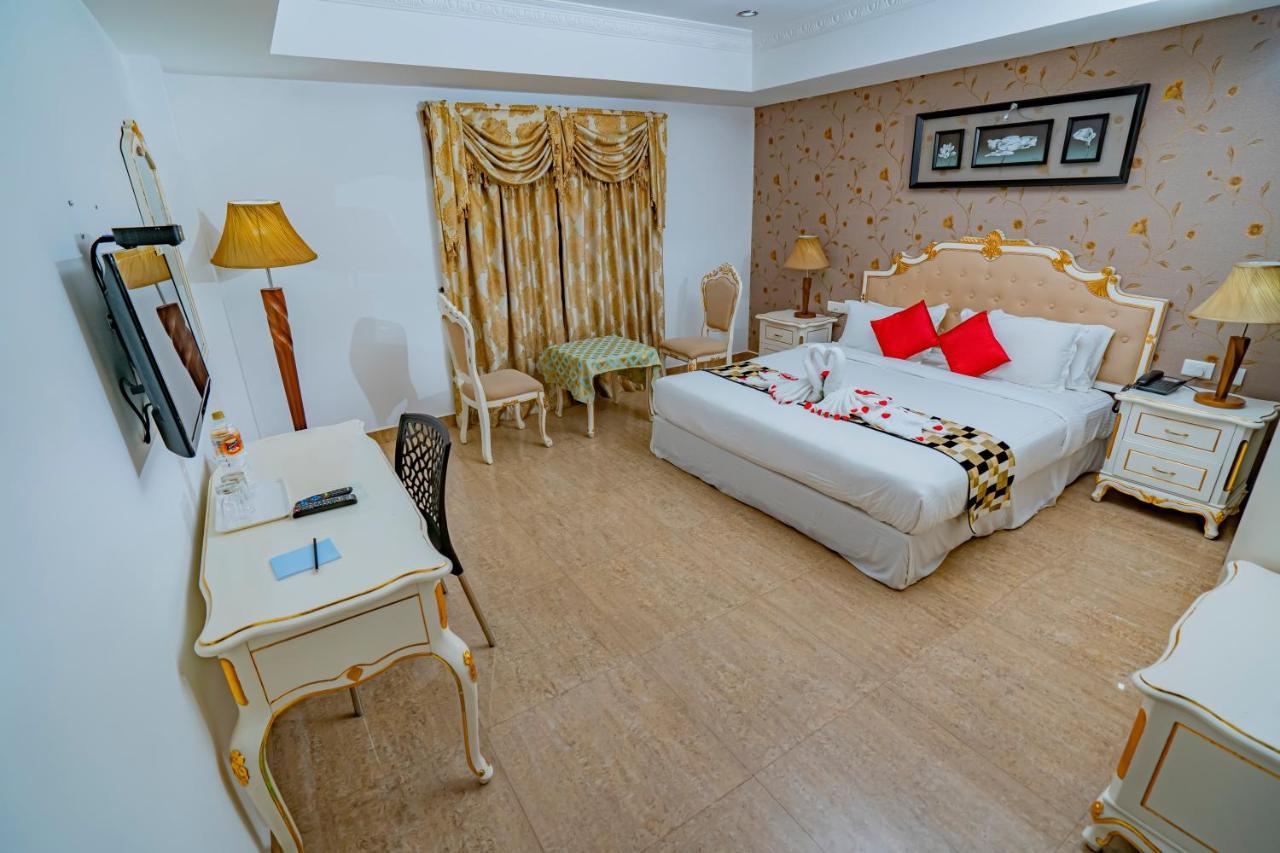 Hotel Sidhartha Chalakudy Kizhake Chalakudi Bagian luar foto