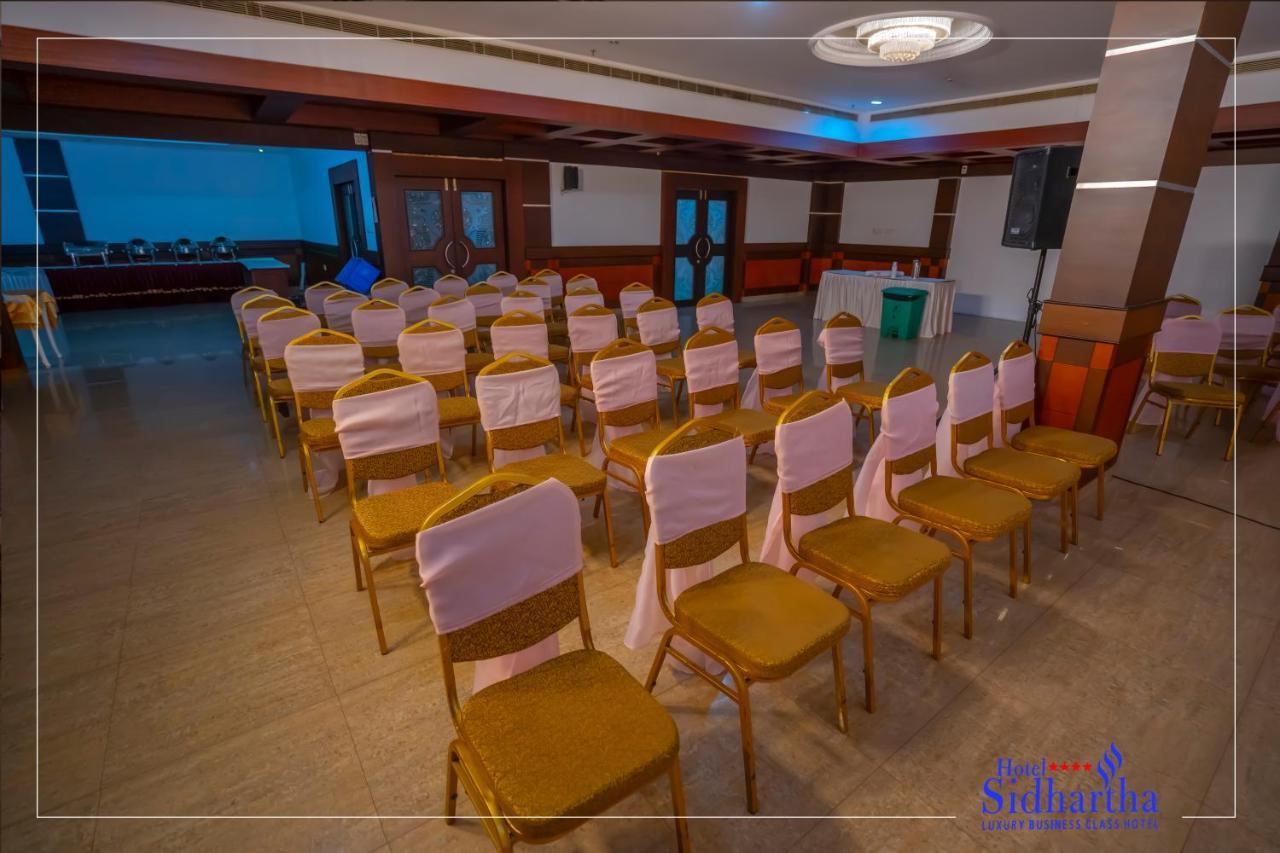 Hotel Sidhartha Chalakudy Kizhake Chalakudi Bagian luar foto