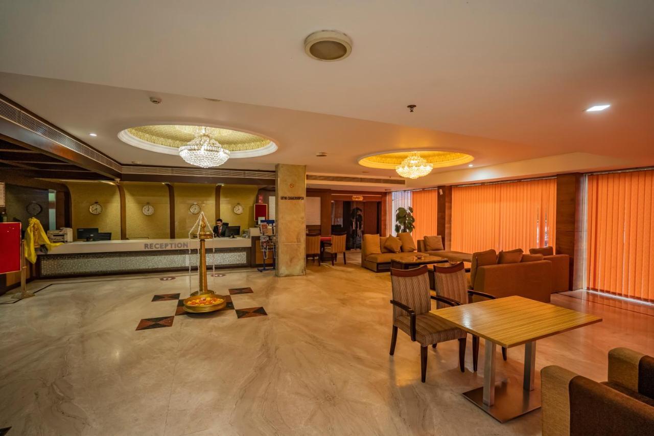 Hotel Sidhartha Chalakudy Kizhake Chalakudi Bagian luar foto